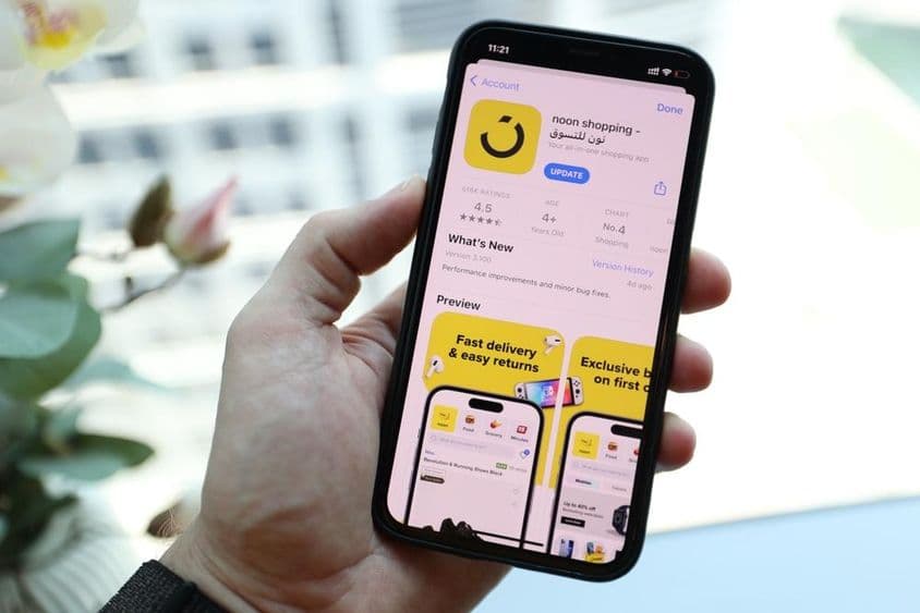 Aplicativo noon em um Apple iPhone 14.