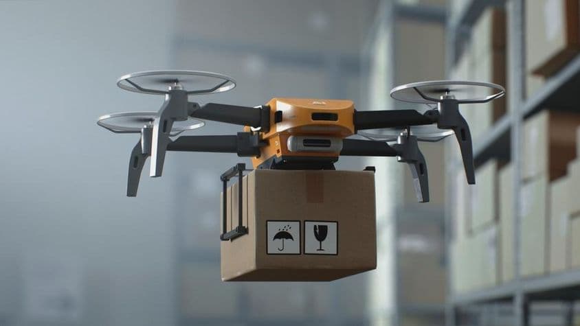 Drone UAV sem piloto entregando caixa de papelão.
