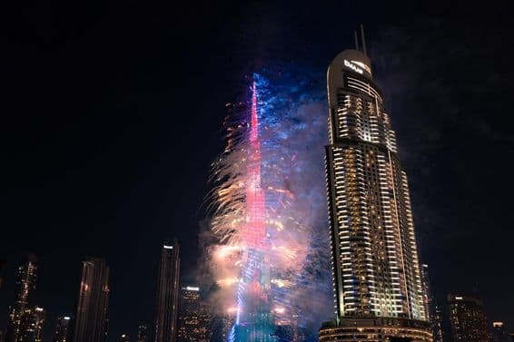 Fogos de artifício do Burj Khalifa em 31 de dezembro de 2023