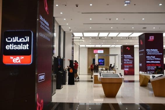 Etisalat, Yas Mall, Yas Island, Abu Dhabi, Emirados Árabes Unidos.