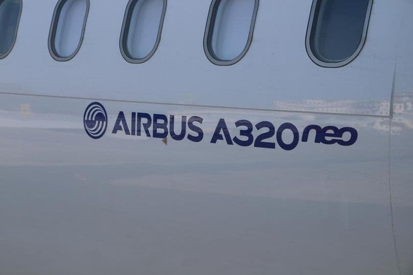 Aeronave Airbus A 320 no aeroporto de Mumbai, estado de Maharashtra.