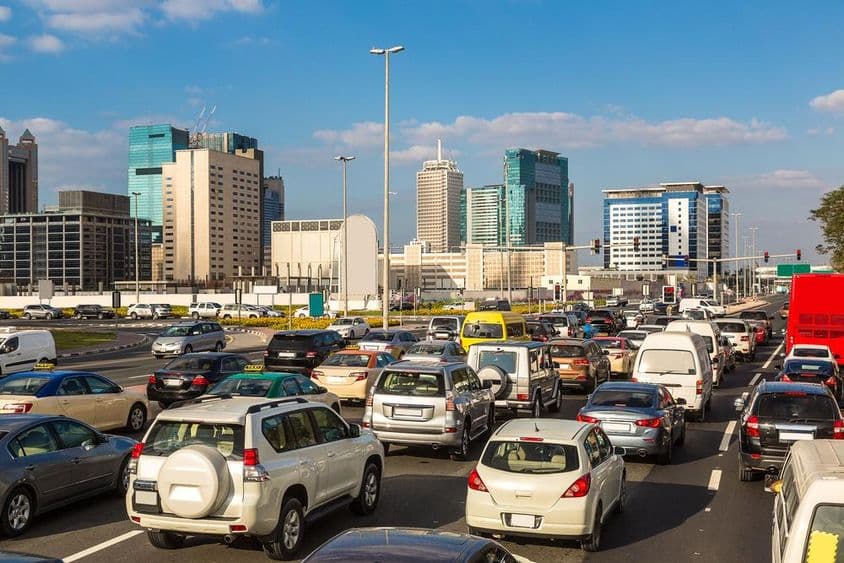 Engarrafamento na Sheikh Zayed Road de Dubai.