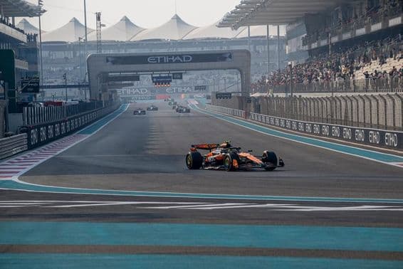 Treinamento para o Grande Prêmio de Fórmula 1 Abu Dhabi.