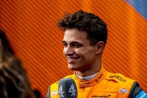 Lando Norris do Reino Unido nas cores da equipe McLaren F1.