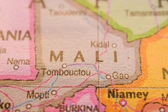 Mali em um mapa político mundial colorido.