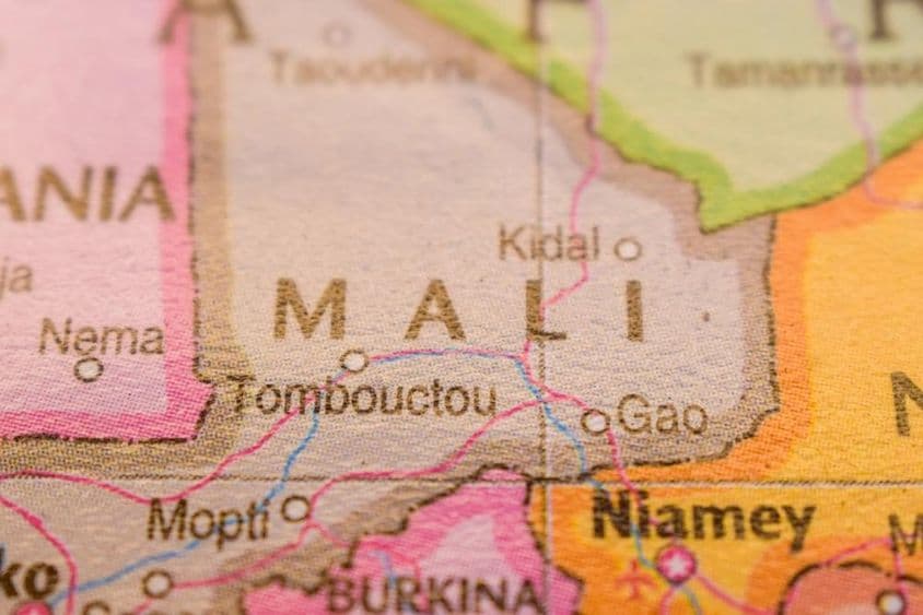 Mali em um mapa político mundial colorido.