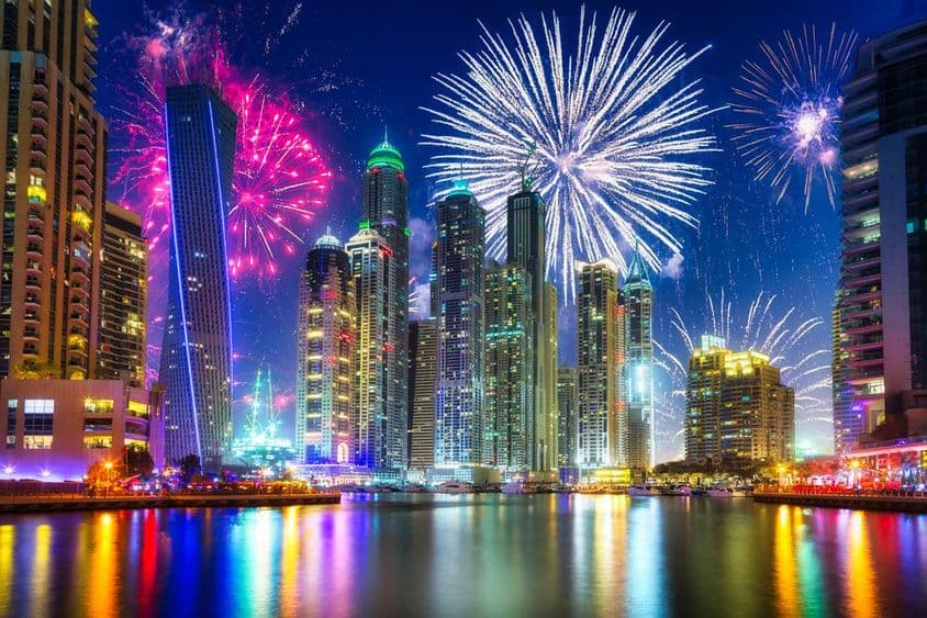 Fogos de artifício de Ano Novo em Dubai, Emirados Árabes Unidos.