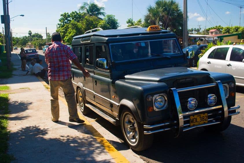 Táxi Land Rover Defender.