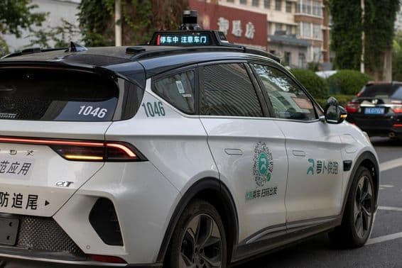 Táxi robô elétrico autônomo da empresa chinesa de tecnologia Baidu.