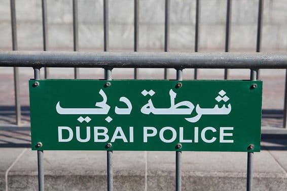 Bloqueio rodoviário da polícia de Dubai.