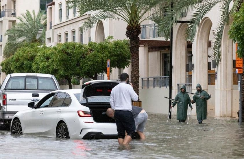 Uma chuva intensa em Dubai.