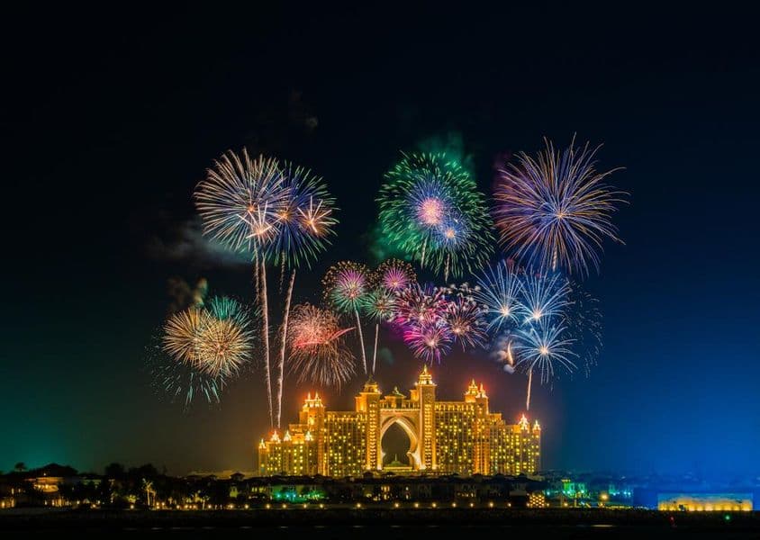 Fogos de artifício de Ano Novo perto do Hotel Atlantis em Dubai.