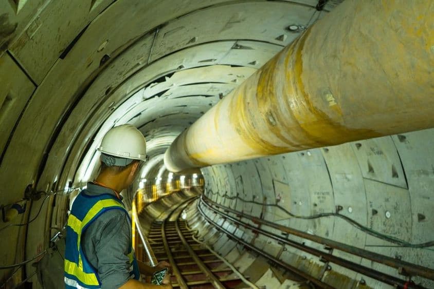 Infraestrutura de túnel subterrâneo.