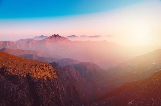 Vista da majestosa montanha Jebel Jais em Ras Al Khaimah.
