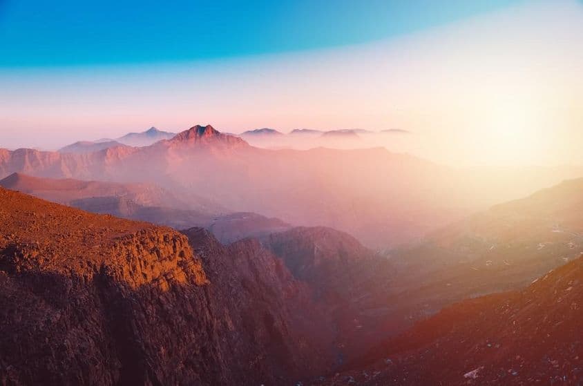 Vista da majestosa montanha Jebel Jais em Ras Al Khaimah.