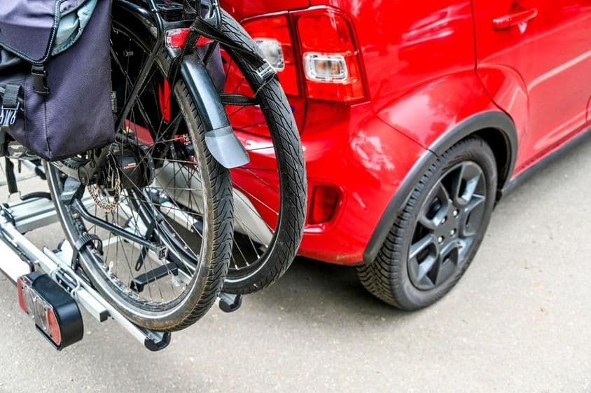 Um suporte de bicicleta, um Rack de Bicicleta de Engate.