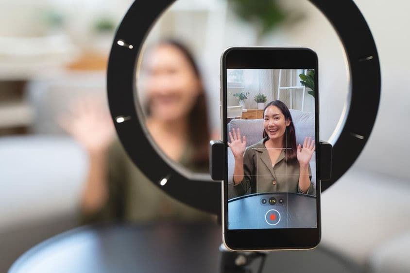 Influenciador nas redes sociais.