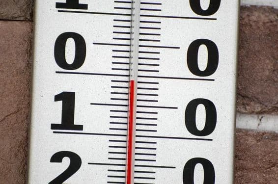 Menos 1 grau Celsius.