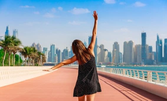 Mulher turista em Dubai.