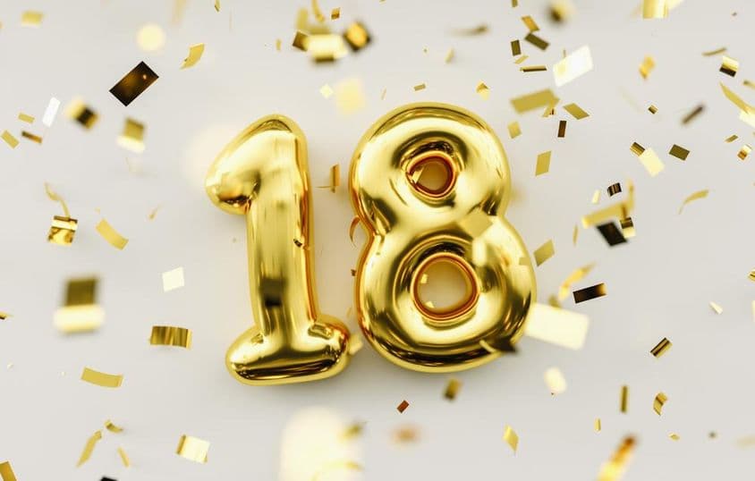 18 anos, balões dourados.