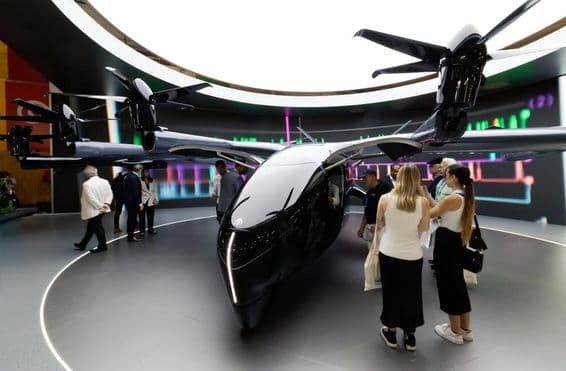 Taxi elétrico eVTOL Midnight da Archer Aviation em exibição.
