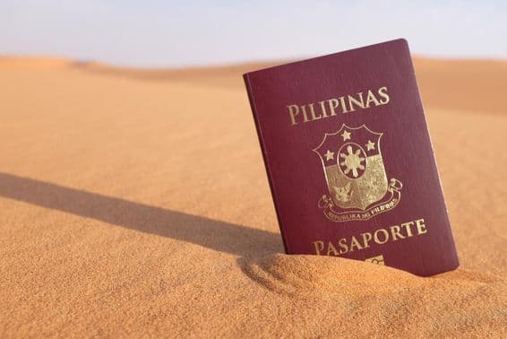 Passaporte filipino no deserto.