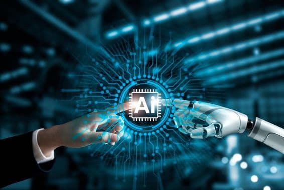 Mãos de robô e humano conectam placa de circuito de IA.