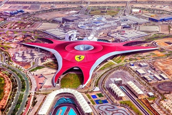 Abu Dhabi, o Parque Ferrari World.