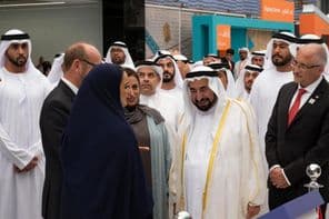 O Governante de Sharjah inaugurando a Feira Internacional de Livros de Sharjah.