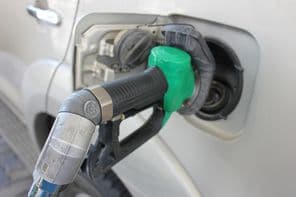 Equipamento de posto de gasolina em uma bomba de combustível.