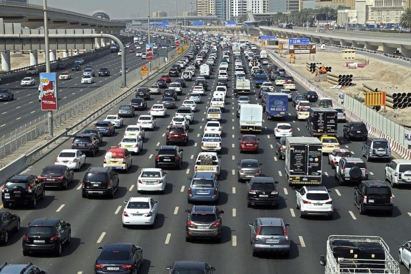 Engarrafamento na Sheikh Zayed Road em Dubai.