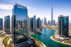 Torre DMCC acima de Dubai.