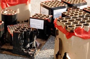 Resíduos de fogos de artifício usados