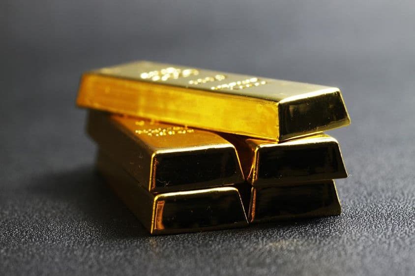 Barras de ouro puro 999,9 empilhadas