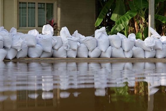 Pilha de sacos de areia