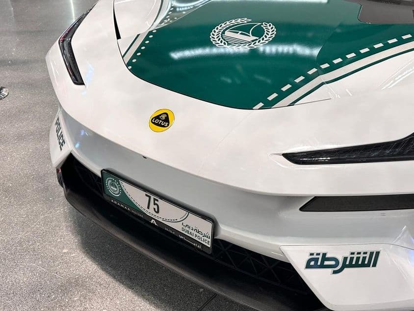 Carro Lotus Eletre R da Polícia de Dubai