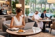 Atmosfera de ambiente moderno de trabalho em hotel