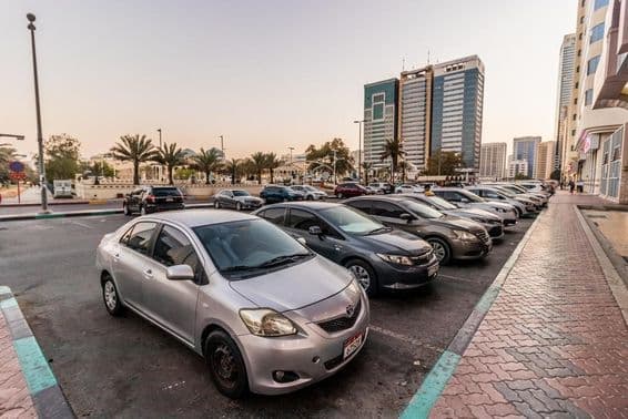 Estacionamento no centro de Abu Dhabi