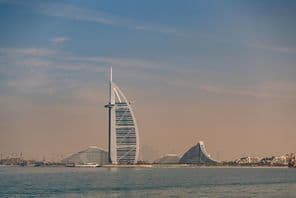 O hotel Burj Al Arab na moderna Dubai