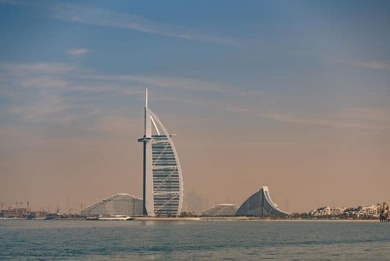 O hotel Burj Al Arab na moderna Dubai