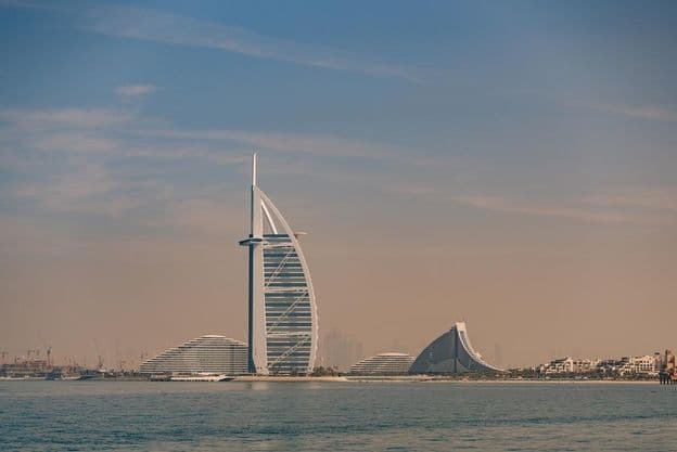 O hotel Burj Al Arab na moderna Dubai