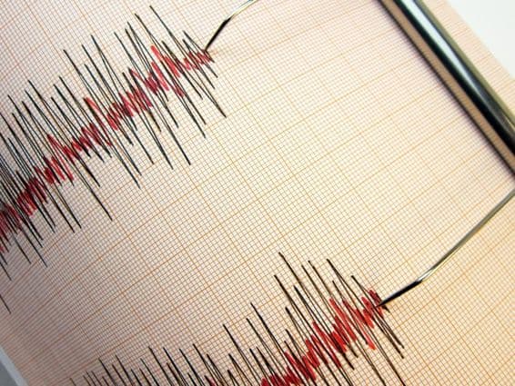 Sismógrafo e terremoto.