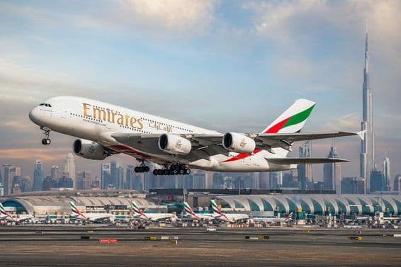 Reinício do tráfego aéreo sobre Dubai