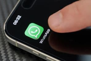 Ícone do aplicativo WhatsApp em um dispositivo iPhone