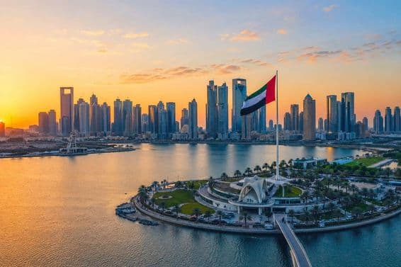 Desenvolvimento industrial de Sharjah ao pôr do sol