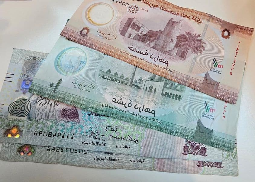 Notas de papel do dirham dos Emirados Árabes Unidos