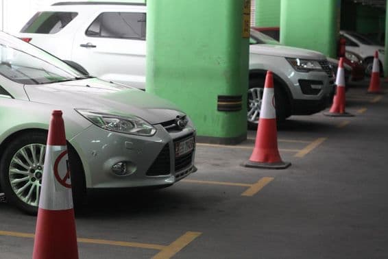 um estacionamento em Abu Dhabi