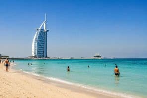Praia de Dubai no domingo