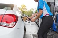 Bombas de combustível em um posto de gasolina