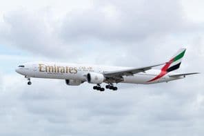 Uma aeronave Emirates Boeing 777-31HER